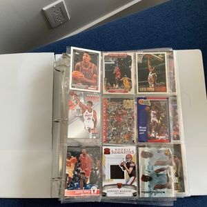 Micheal Jordan and Scottie pigpen cards with 100other basketball baseball card